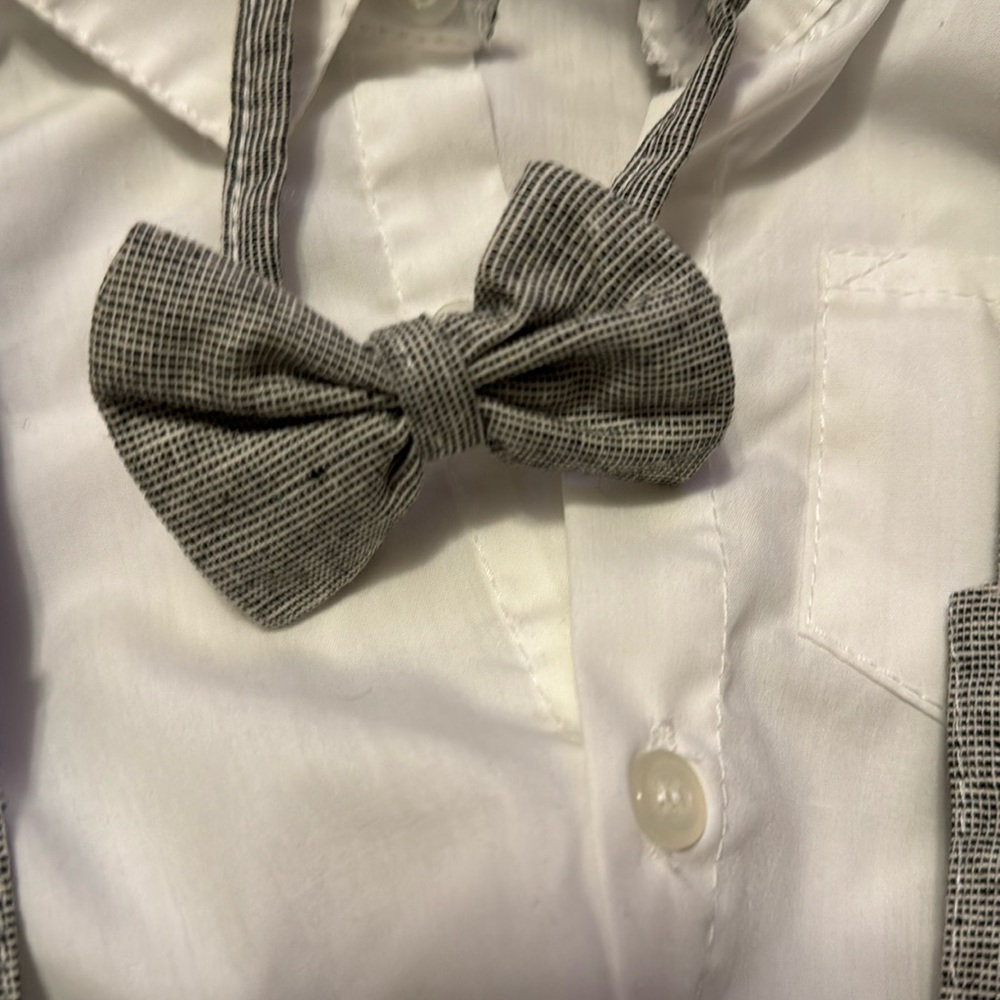 Adorable shorts and shirt set with suspenders and bowtie size 6M - Picture 4 of 5